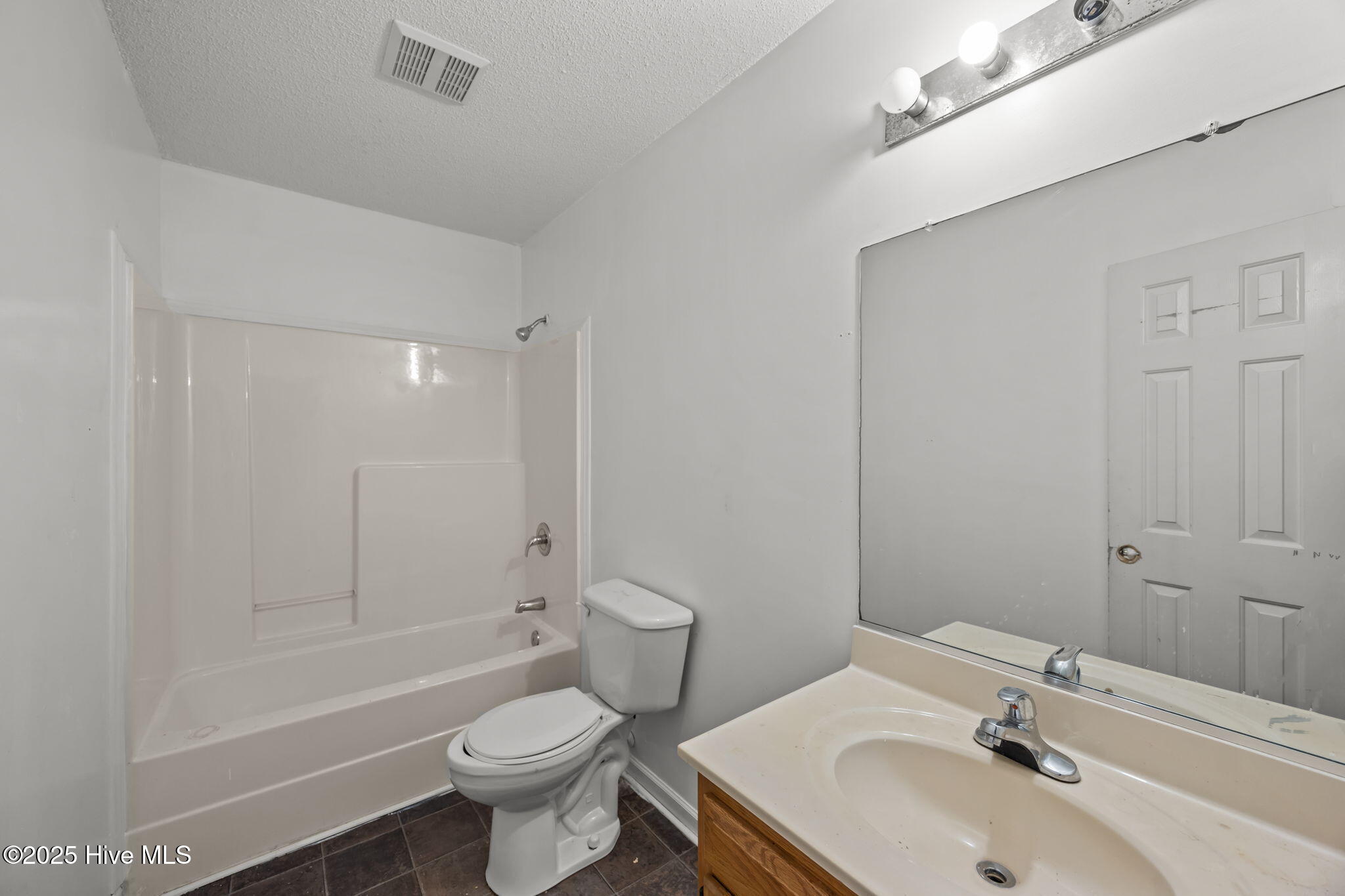 1403 Lockwood Road Kinston, NC 28501 - Photo 17 of 32 2nd Bathroom