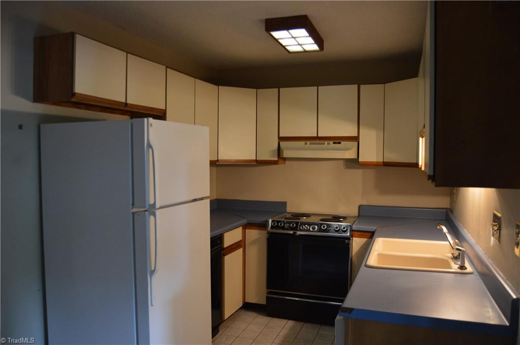 1704 North Hamilton Street, Unit E High Point, NC 27262 - Photo 5 of 7 Kitchen