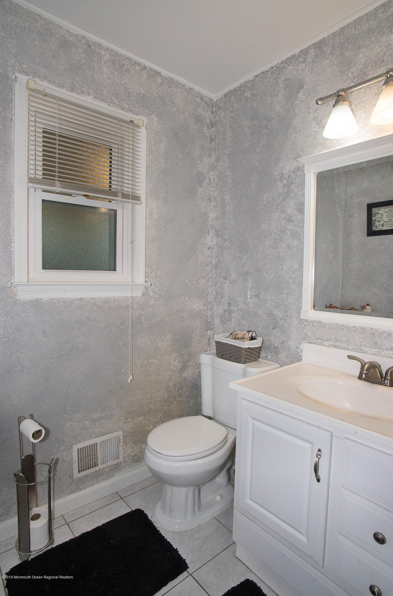 245 Bartley Road Jackson, NJ 08527 - Photo 16 of 30 1st Floor HALF BATH
