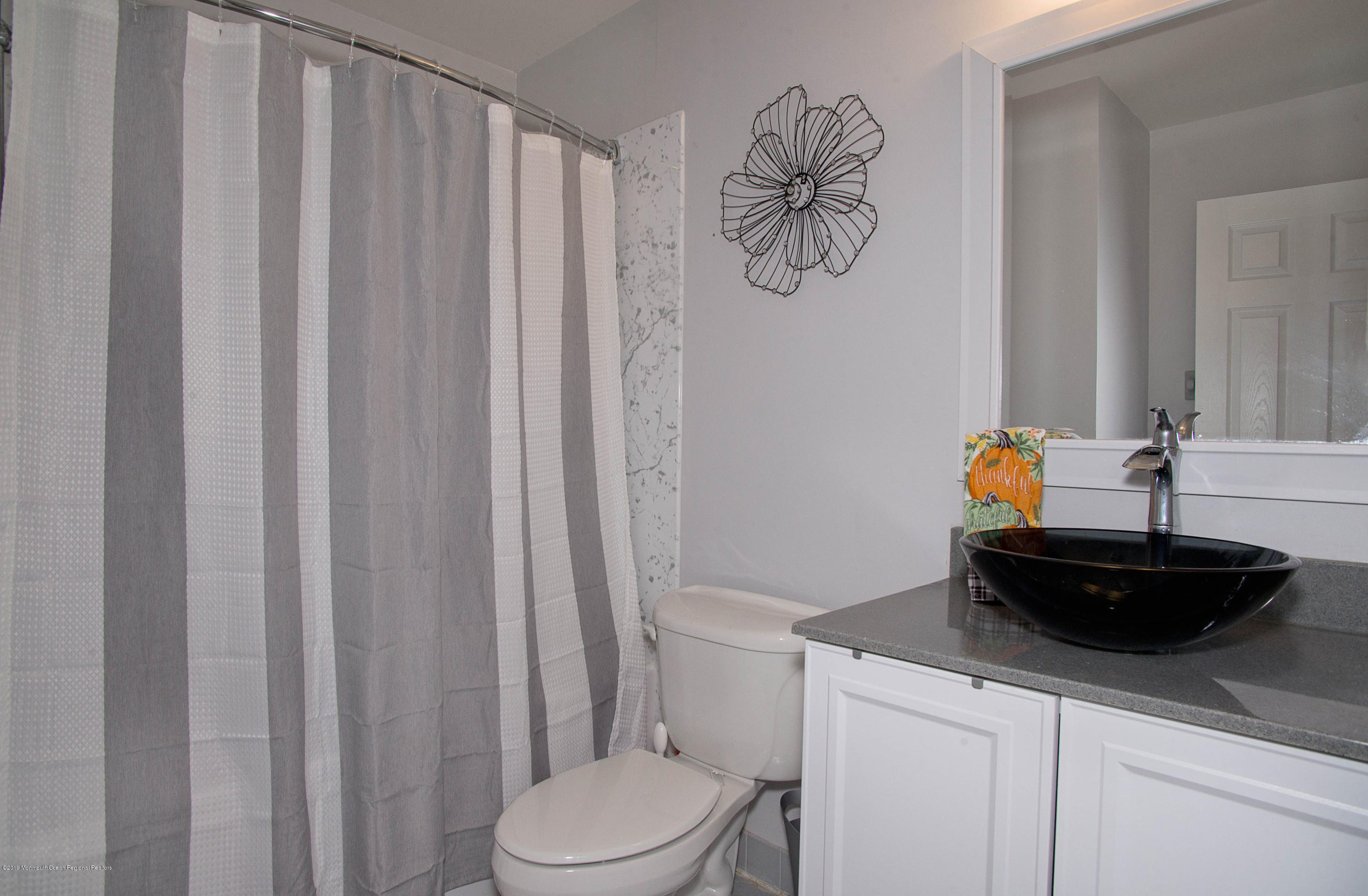245 Bartley Road Jackson, NJ 08527 - Photo 23 of 30 Command 2nd Floor Bath