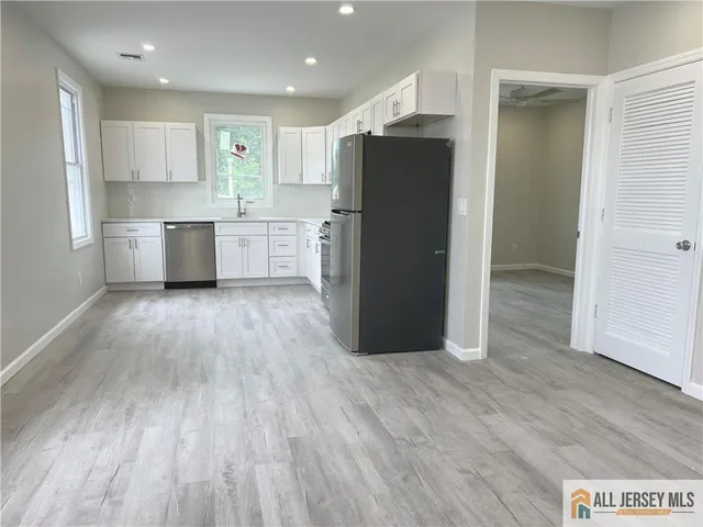 $1,900 | 588 Livingston Avenue, Unit 2A, North Brunswick, NJ 08902