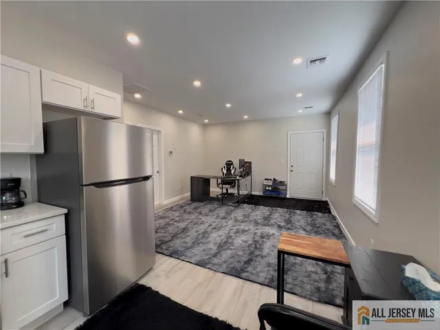 $1,900 | 588 Livingston Avenue, Unit 2A, North Brunswick, NJ 08902