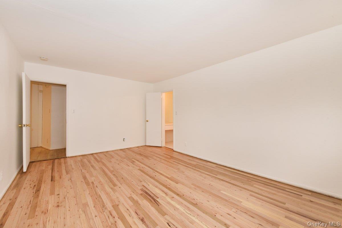 180 South Middle Neck Road, Unit 2A Great Neck, NY 11021 - Photo 8 of 24 a view of empty room with wooden floor