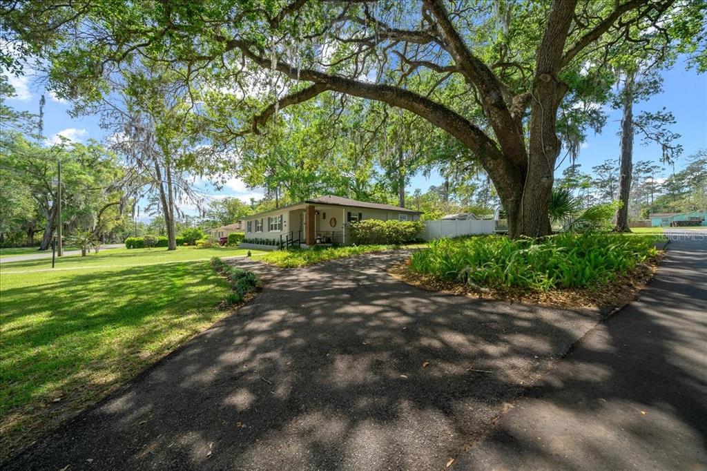 1228 Northeast 17th Terrace Ocala, FL 34470 - Photo 3 of 36