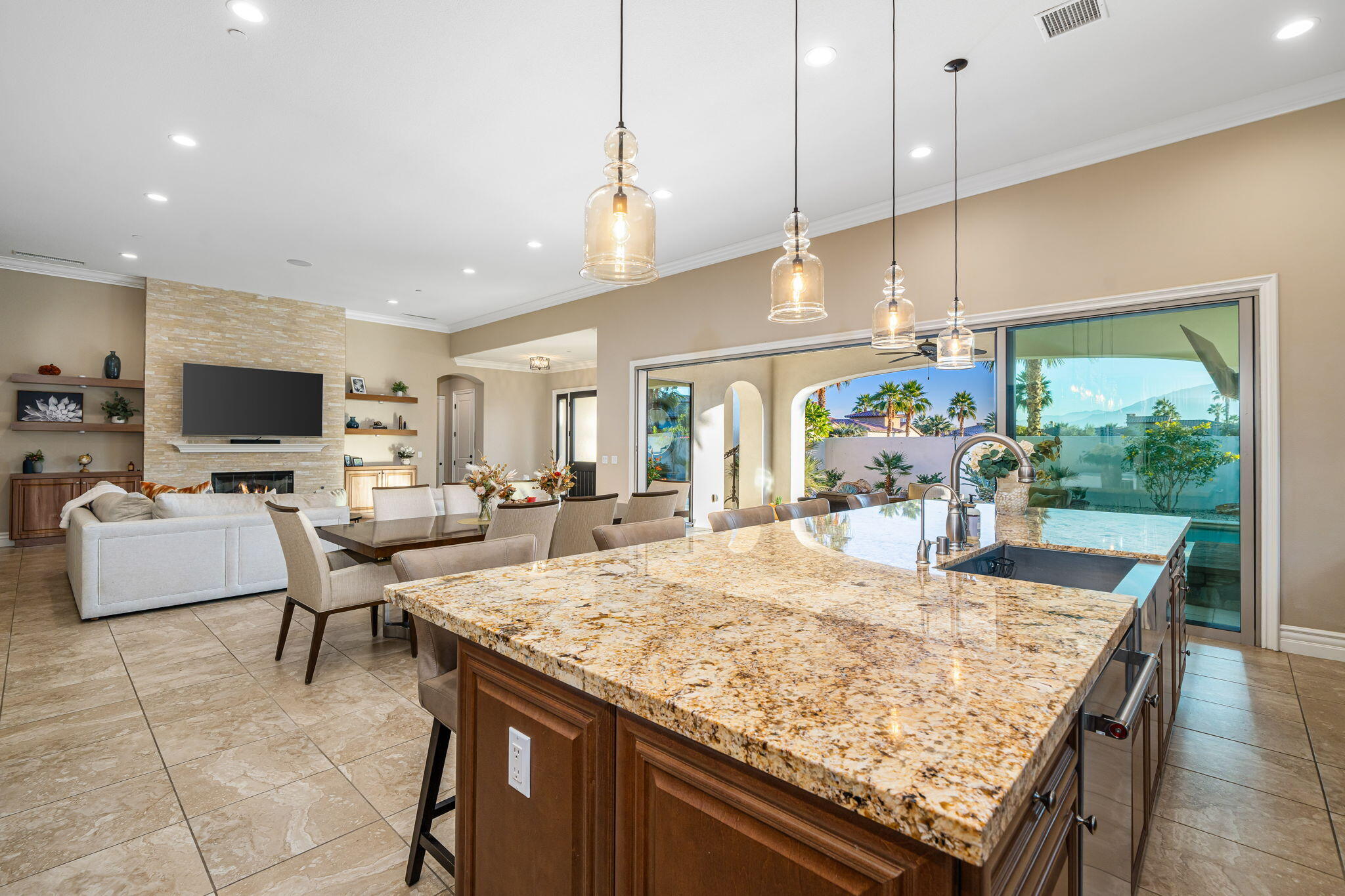 55080 Spring Creek Court La Quinta, CA 92253 - Photo 5 of 40 46-web-or-mls-DMSpring_OPMG_1125_046