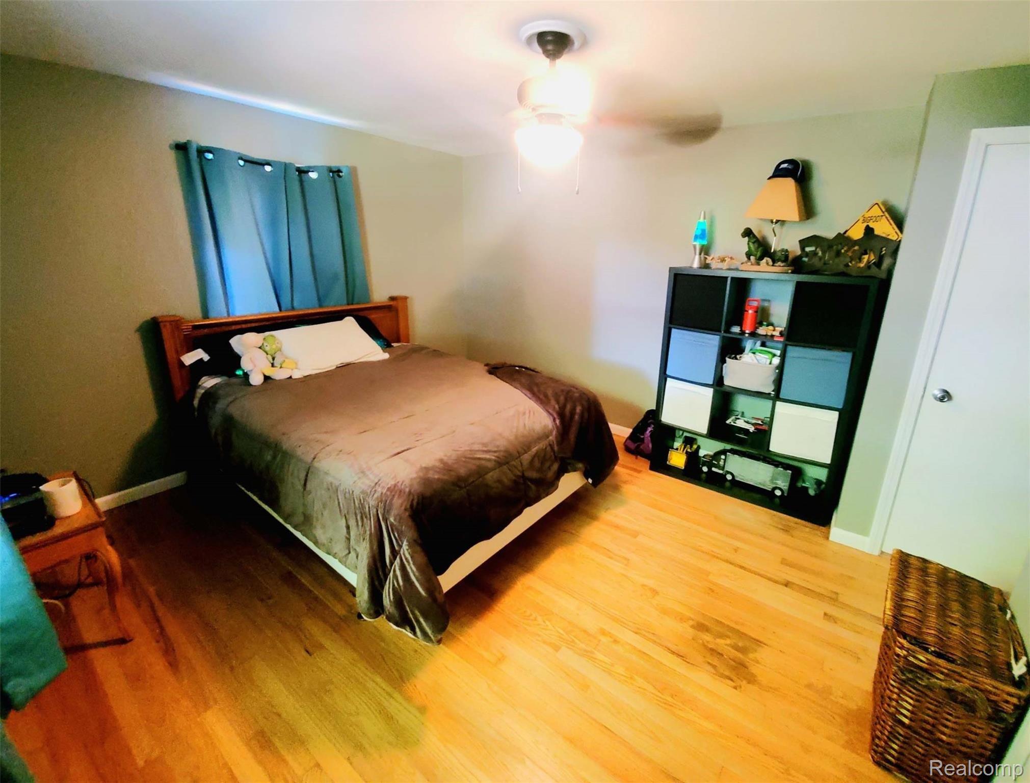 3885 Lippincott Road Lapeer, MI 48446 - Photo 17 of 26 Lippincott bedroom1.jpg