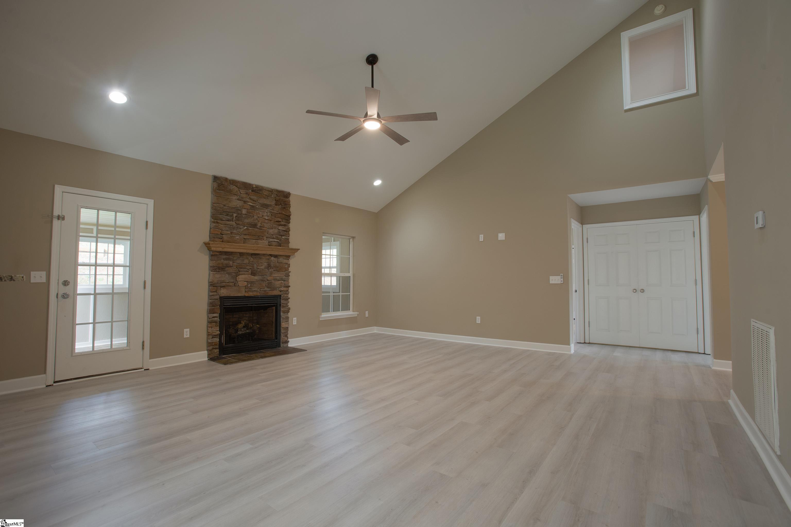 3 Roundleaf Court Simpsonville, SC 29680 - Photo 8 of 36 Gallery Image 8