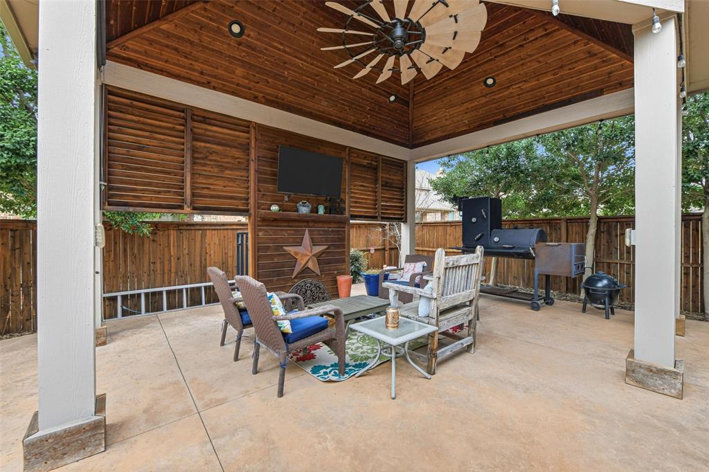 1133 Burnett Road Lantana, TX 76226 - Photo 4 of 40