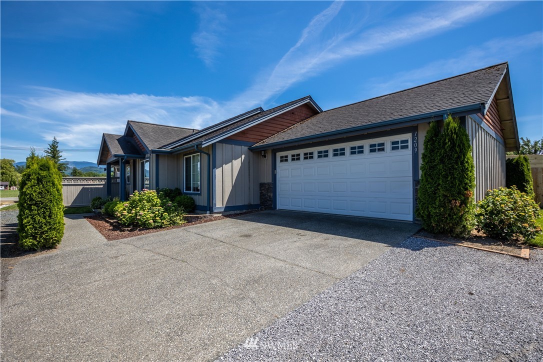 1209 Hovel Road Sumas, WA 98295 - Photo 1 of 40