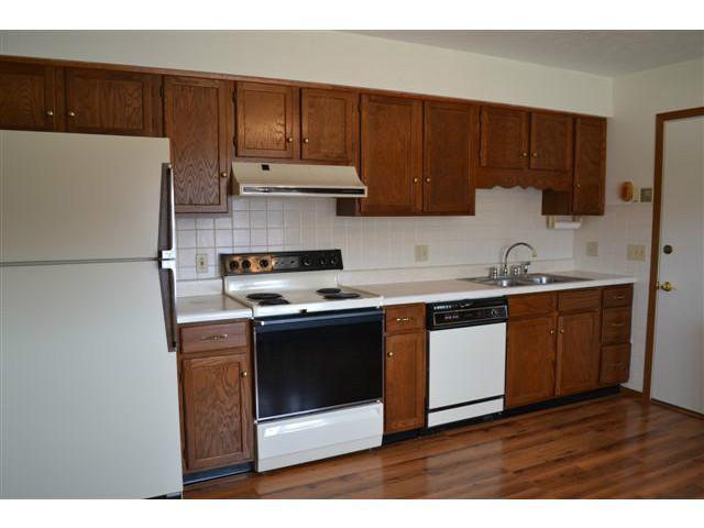 1143 Lindsey Road Springfield, OH 45503 - Photo 3 of 25