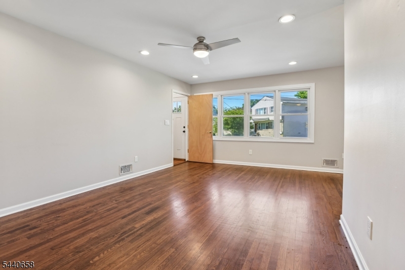 345 Trotting Road Union, NJ 07083 - Photo 6 of 43