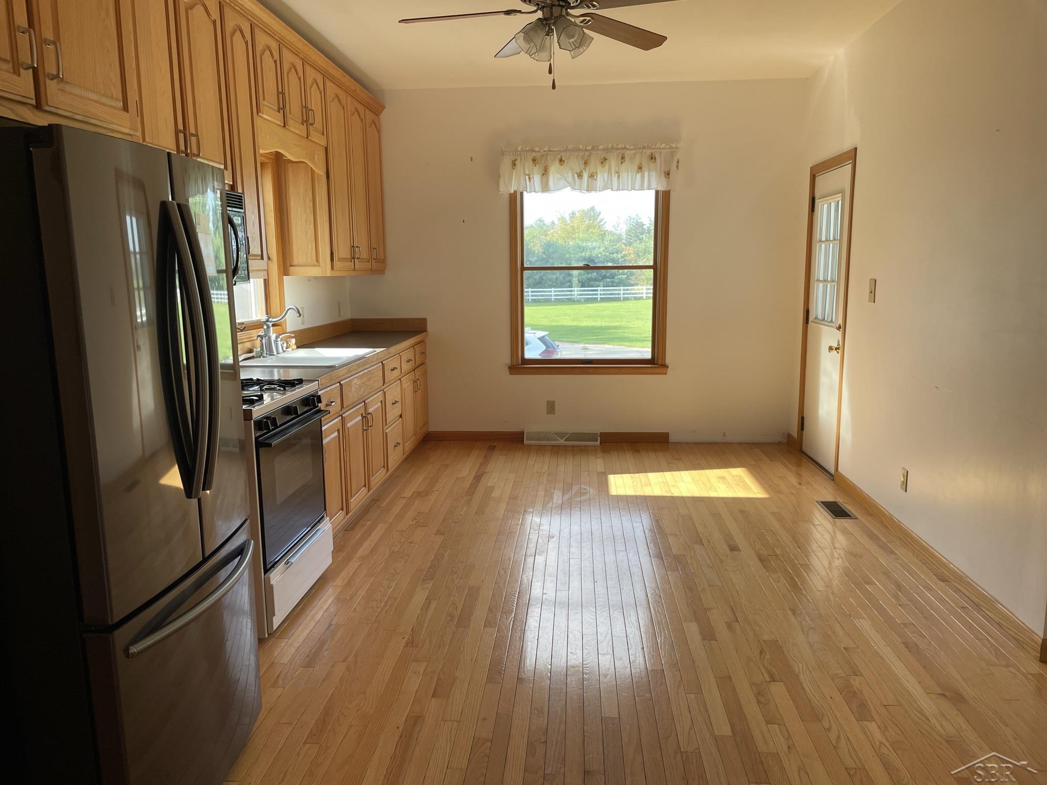 8502 South Reese Road Birch Run, MI 48415 - Photo 11 of 28 50087637-10.JPG