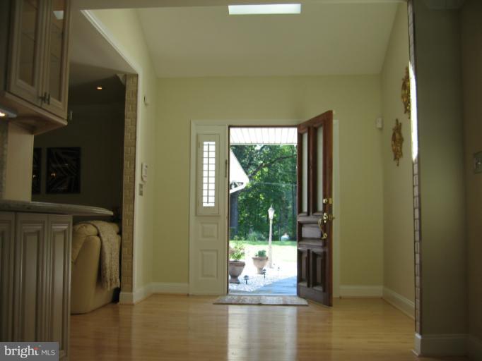 241 Springvale Road Great Falls, VA 22066 - Photo 19 of 30 Interior (General)