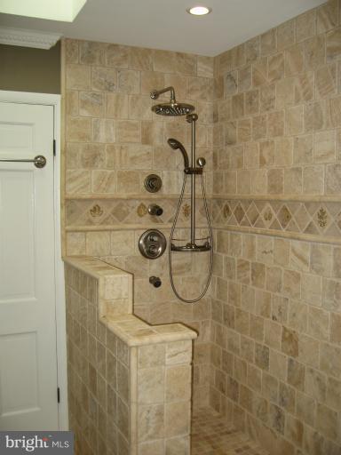 241 Springvale Road Great Falls, VA 22066 - Photo 28 of 30 Bath