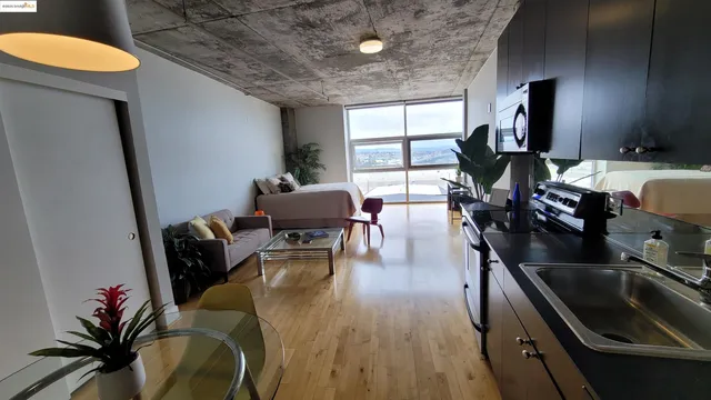 $2,250 | 311 Oak Street, Unit 816, Oakland, CA 94607