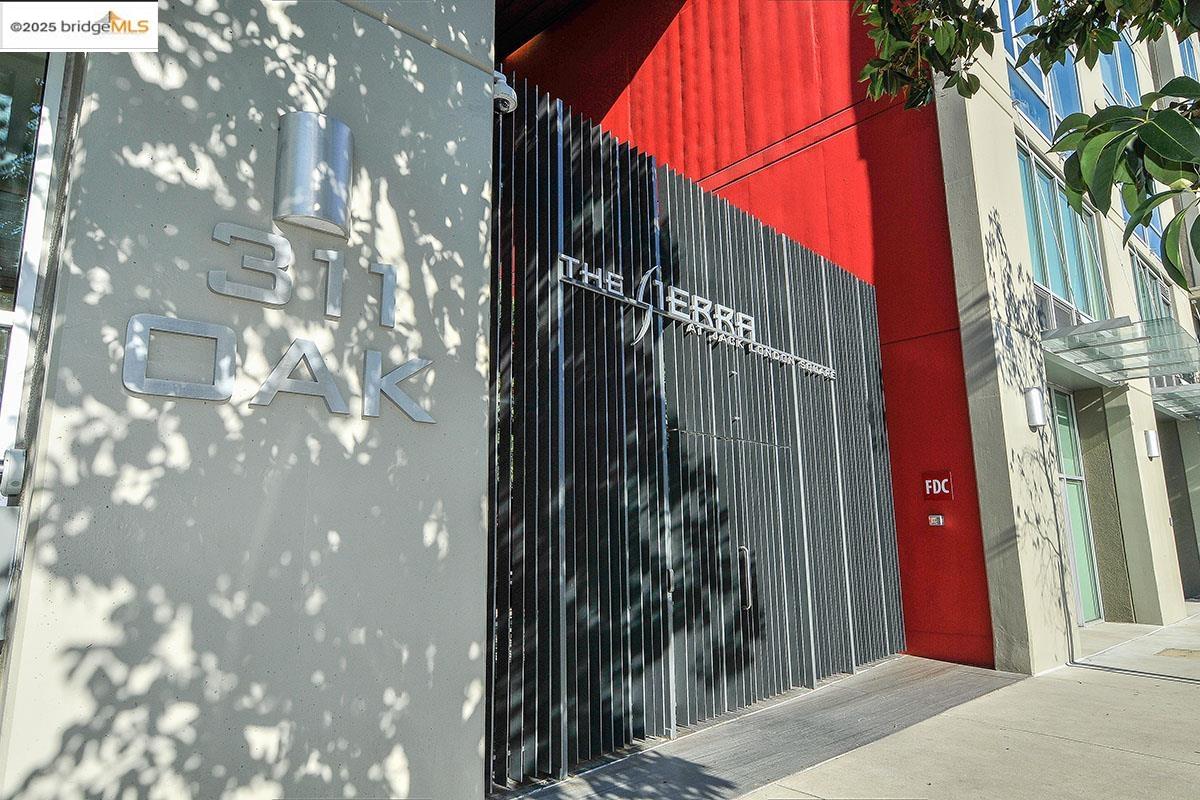 311 Oak Street, Unit 816 Oakland, CA 94607 - Photo 2 of 20 a view of a house with a small yard and potted plants