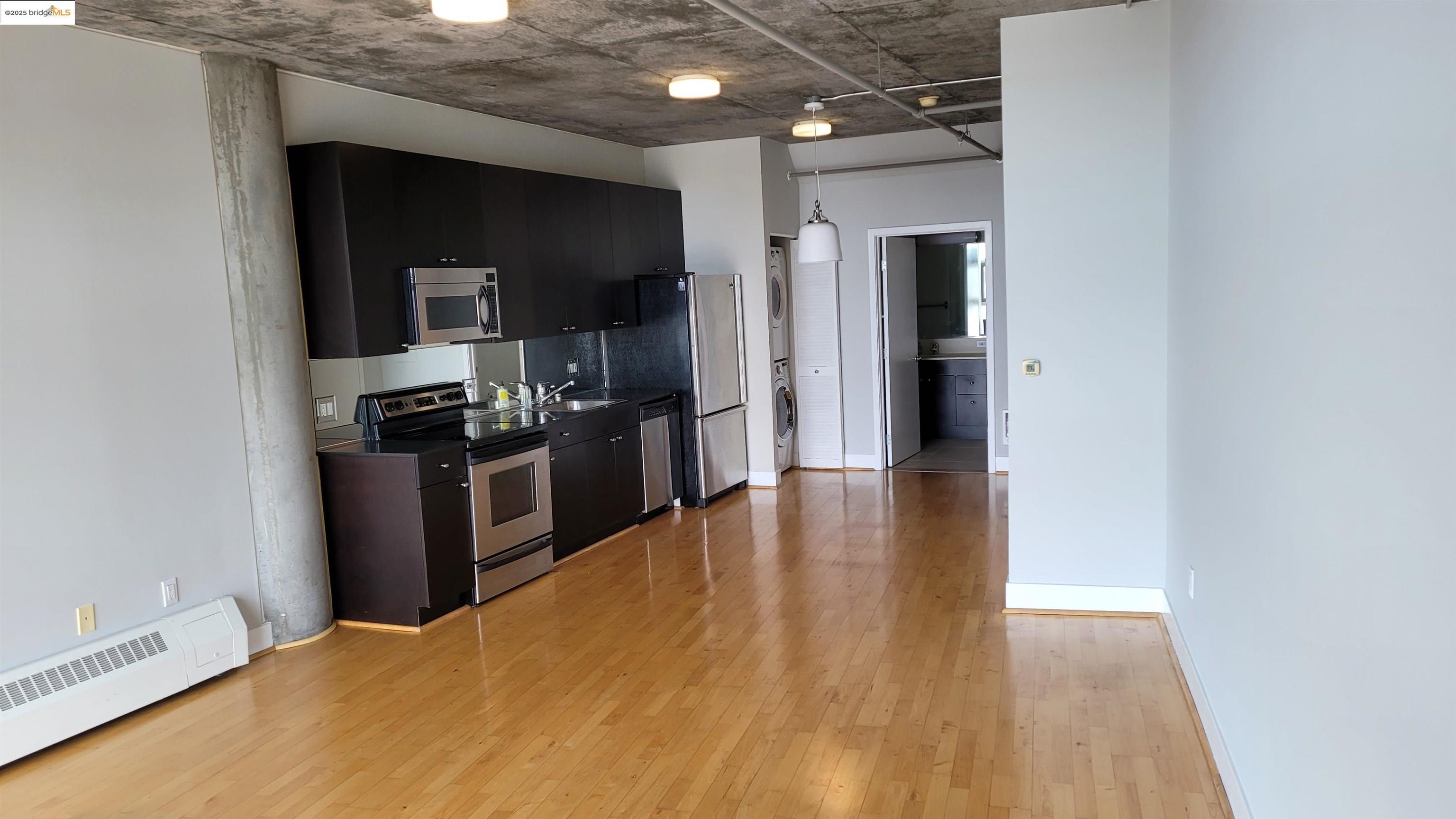 311 Oak Street, Unit 816 Oakland, CA 94607 - Photo 4 of 20 a kitchen with stainless steel appliances a refrigerator and a stove top oven