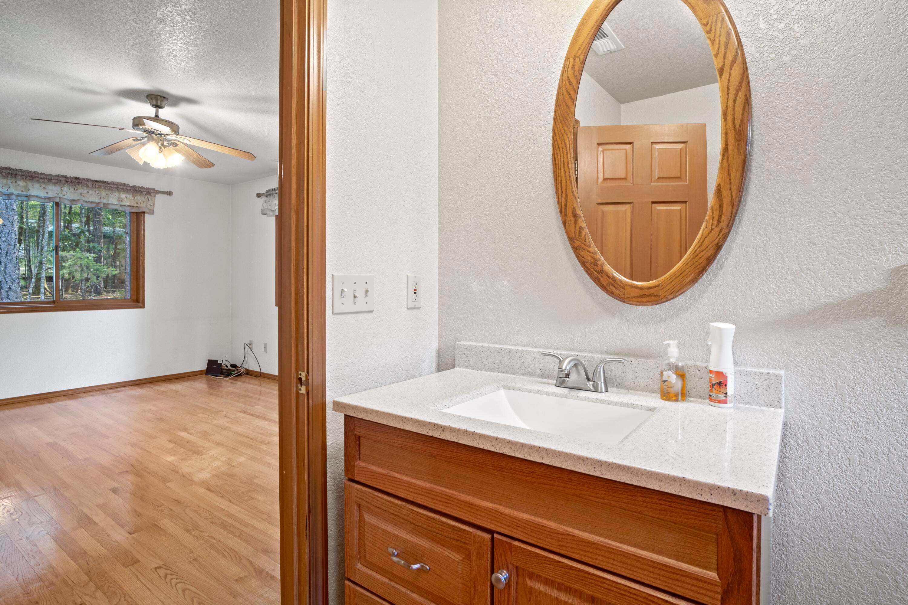 2021 Queens Branch Road Rogue River, OR 97537 - Photo 11 of 37 Primary bathroom