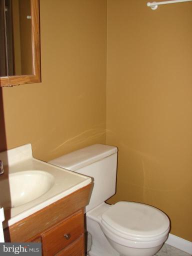 2214 Castle Rock Square, Unit 12C Reston, VA 20191 - Photo 4 of 20 Master Bath