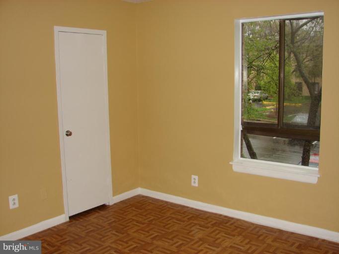 2214 Castle Rock Square, Unit 12C Reston, VA 20191 - Photo 8 of 20 Master Bedroom