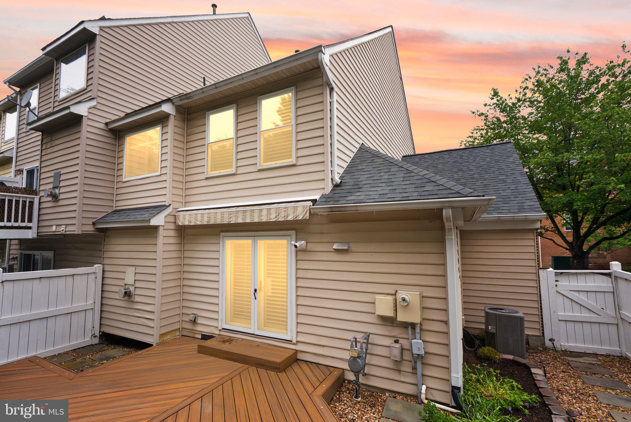 12056 Edgemere Circle Reston, VA 20190 - Photo 3 of 64