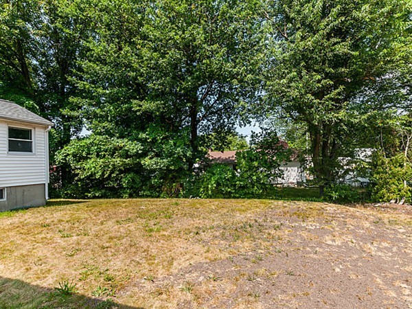 17 McAuliffe Road Randolph, MA 02368 - Photo 4 of 25 Gallery Image 4