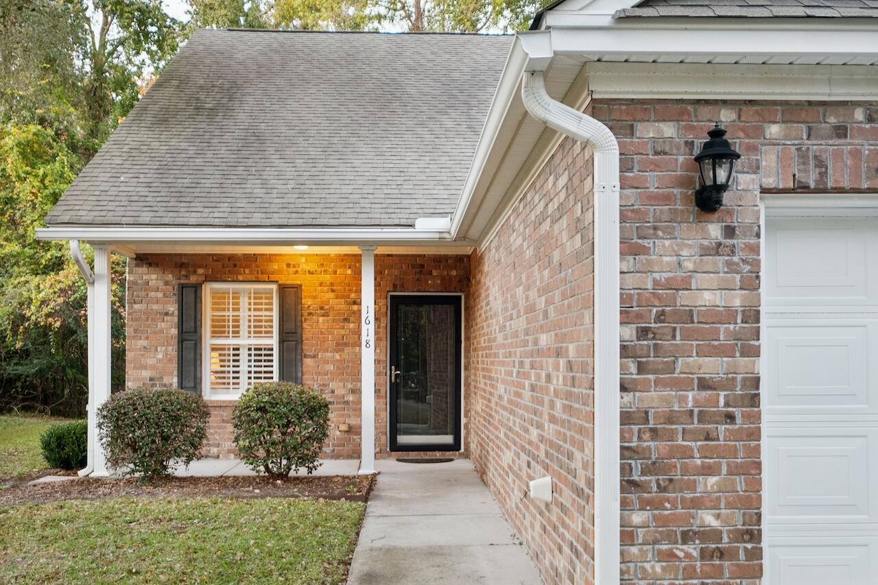 1618 St Johns Parrish Way Johns Island, SC 29455 - Photo 2 of 33 1618JohnsParrishWy-JTPhoto-007