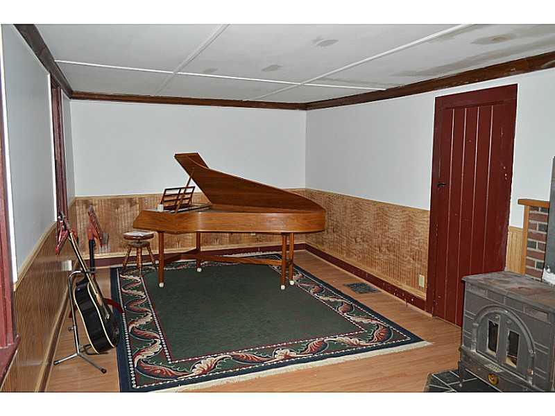 27 N Road Readfield, ME 04355 - Photo 7 of 27 Den/Family/Great Room.