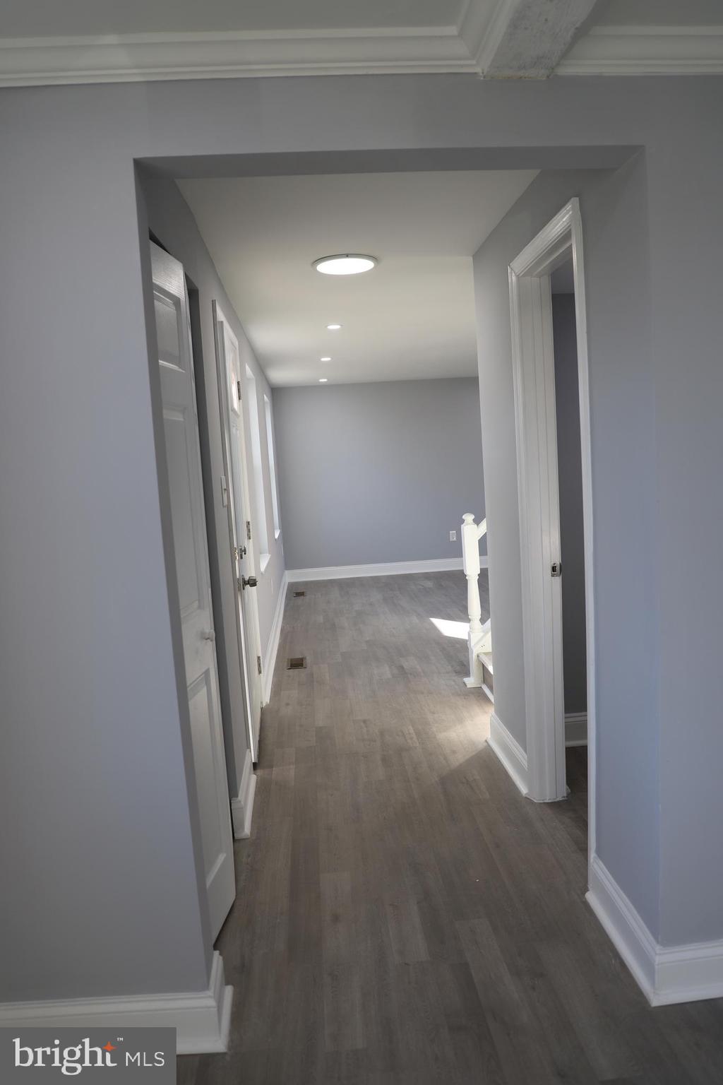 135 North Harrison Road Sterling, VA 20164 - Photo 15 of 73 HALLWAY