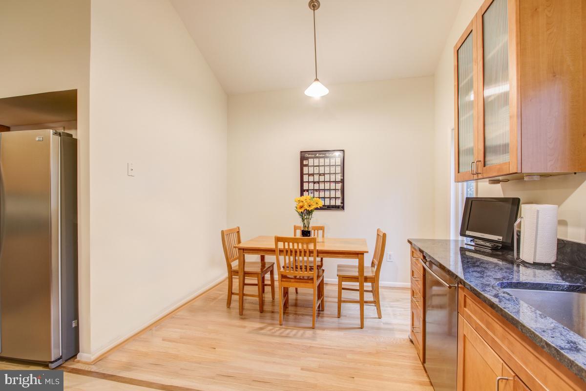 2081 Amberjack Court Reston, VA 20191 - Photo 14 of 35 Eat-in space in kitchen