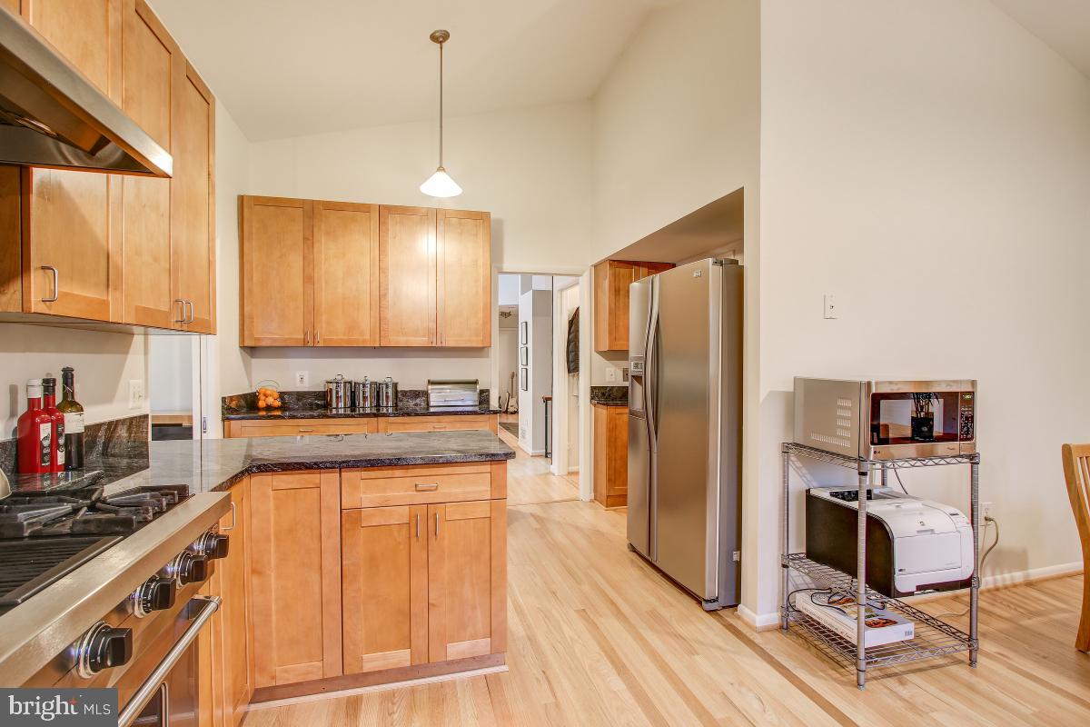 2081 Amberjack Court Reston, VA 20191 - Photo 16 of 35 Functional layout with high-end finishes!