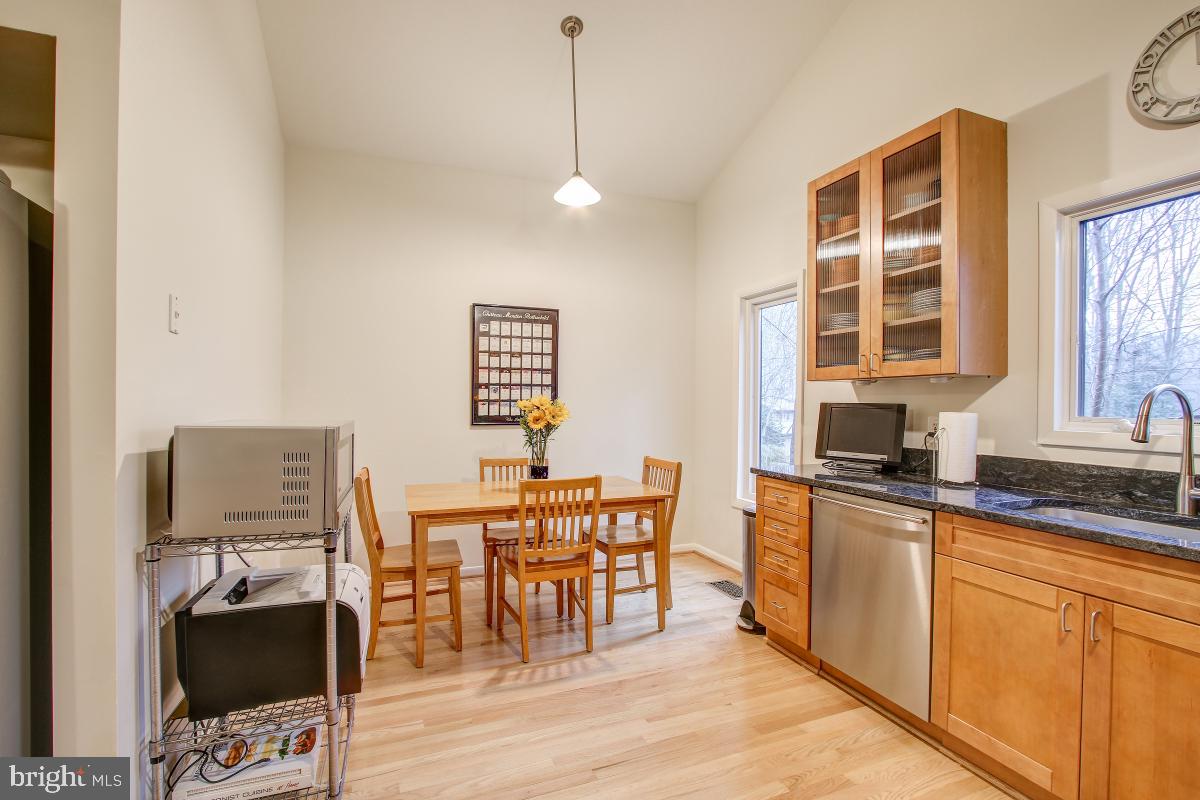 2081 Amberjack Court Reston, VA 20191 - Photo 17 of 35 Light Filled Eat-in space