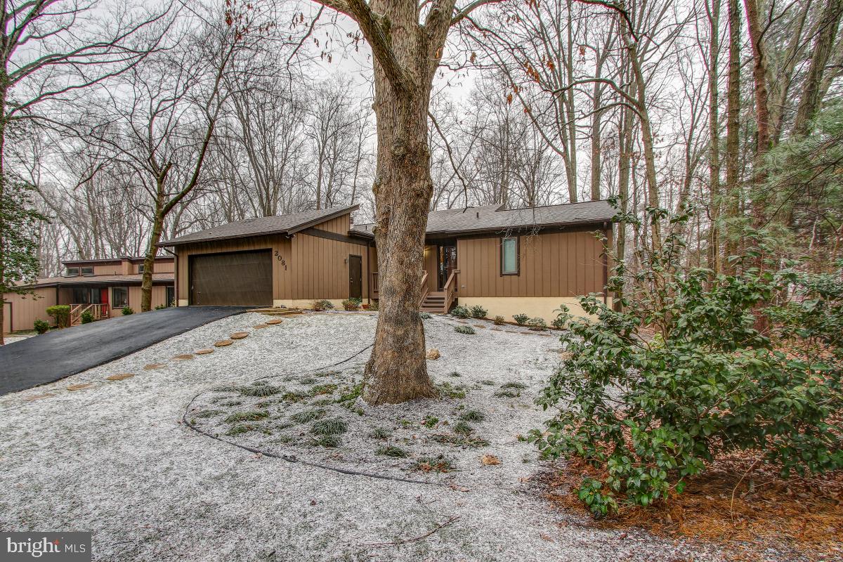 2081 Amberjack Court Reston, VA 20191 - Photo 3 of 35 2 Car Garage