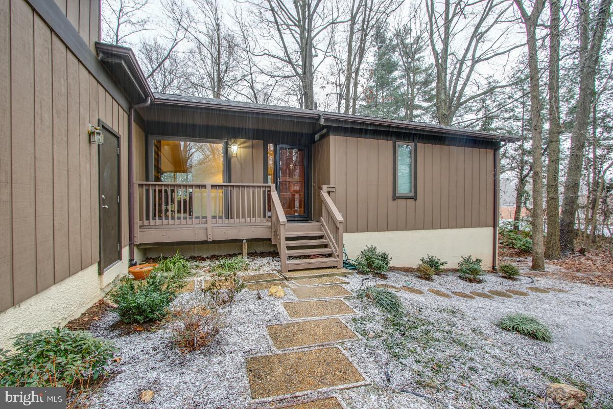 2081 Amberjack Court Reston, VA 20191 - Photo 4 of 35 Welcome Home!