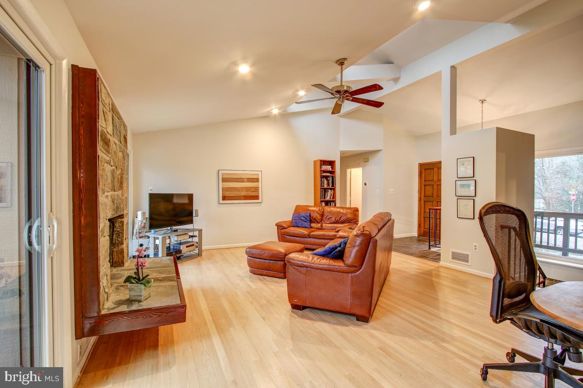 2081 Amberjack Court Reston, VA 20191 - Photo 8 of 35 Tons of natural light throughout the main level