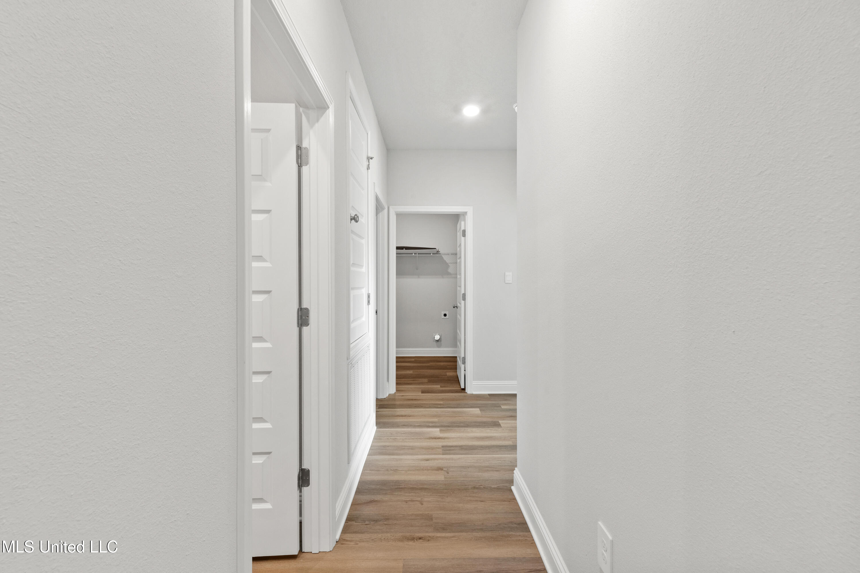 16144 Blue Rdg Drive Gulfport, MS 39503 - Photo 14 of 33 Hallway