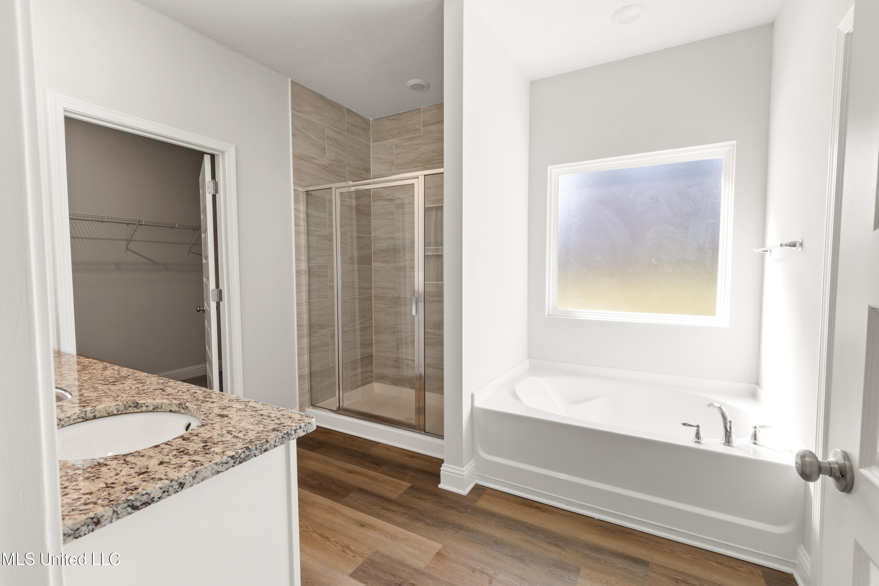 16144 Blue Rdg Drive Gulfport, MS 39503 - Photo 19 of 33 Primary Bath