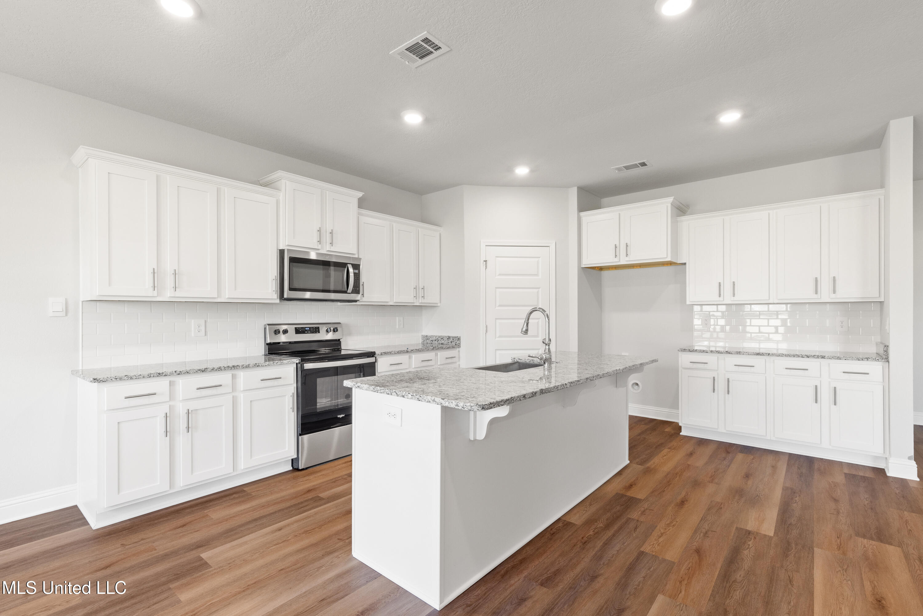 16144 Blue Rdg Drive Gulfport, MS 39503 - Photo 3 of 33 Kitchen