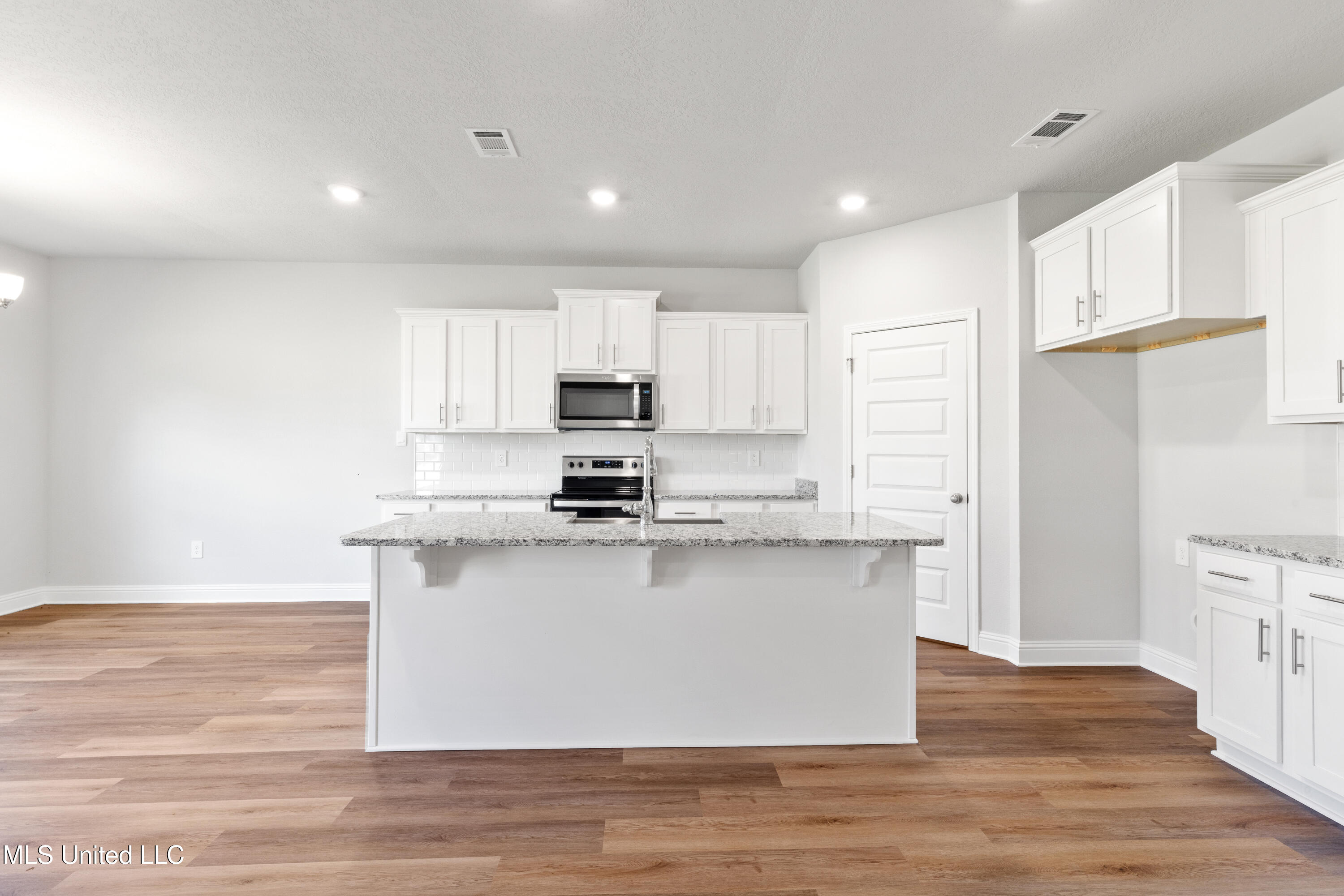 16144 Blue Rdg Drive Gulfport, MS 39503 - Photo 5 of 33 Kitchen