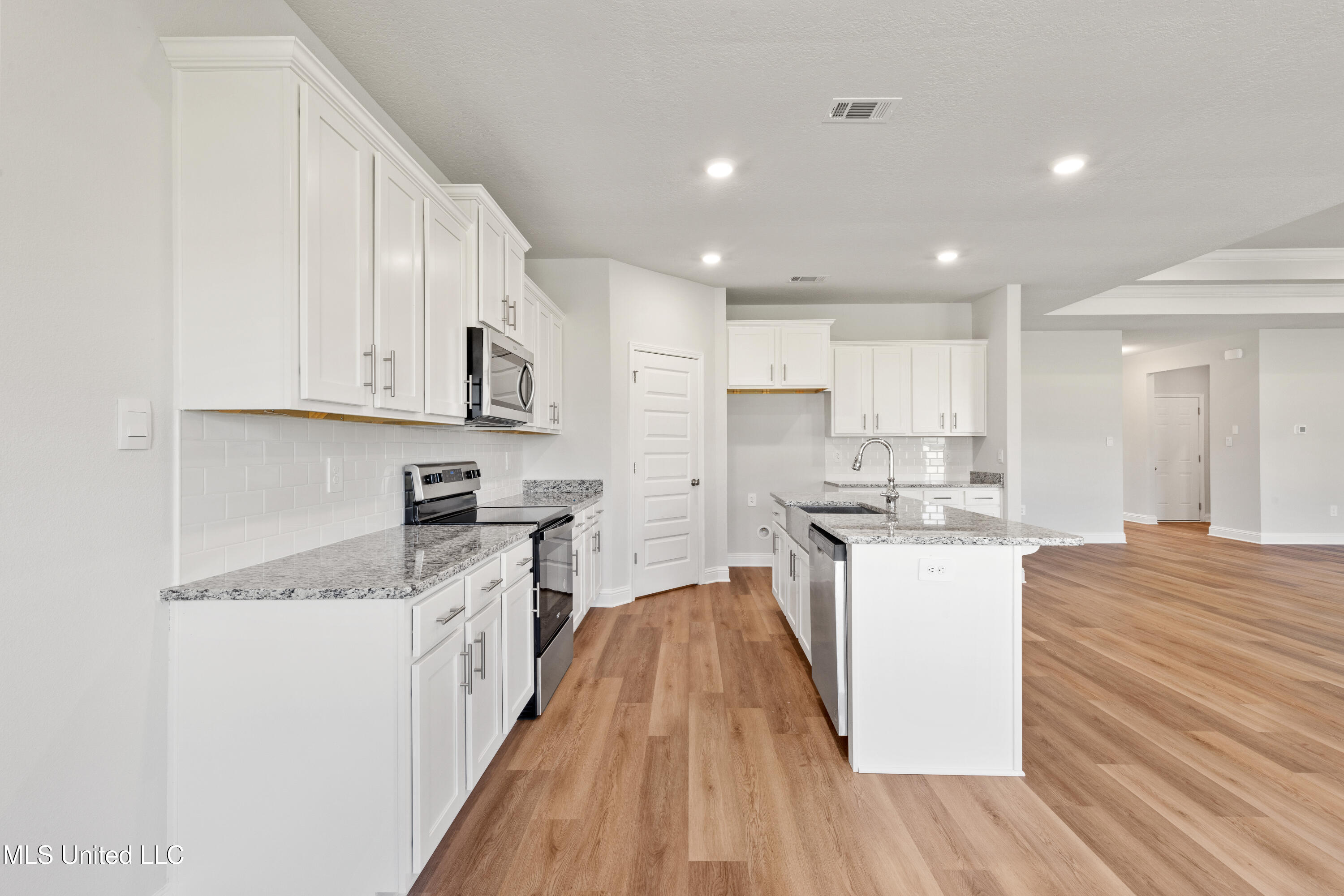 16144 Blue Rdg Drive Gulfport, MS 39503 - Photo 5 of 34 Kitchen