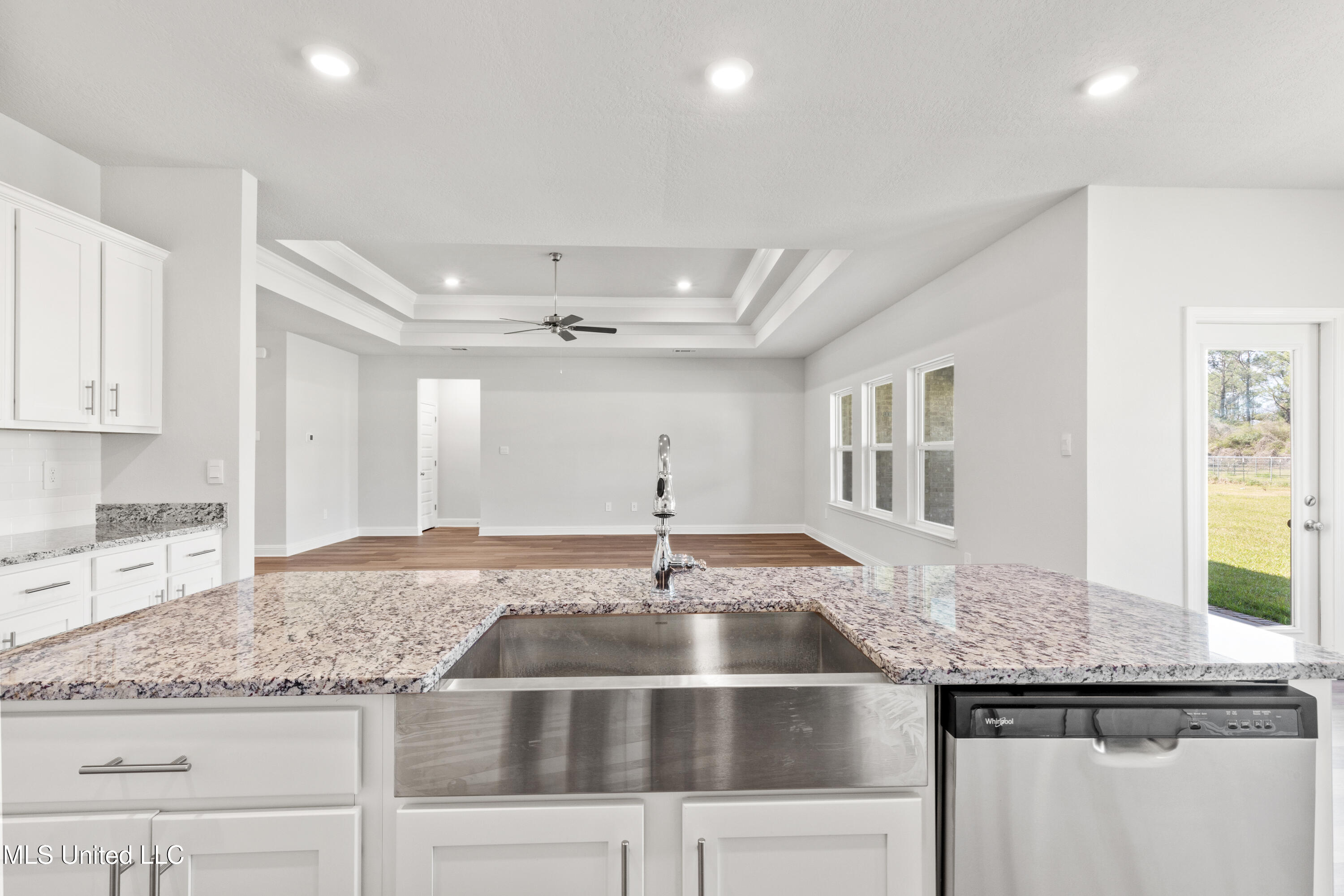 16144 Blue Rdg Drive Gulfport, MS 39503 - Photo 6 of 33 Kitchen