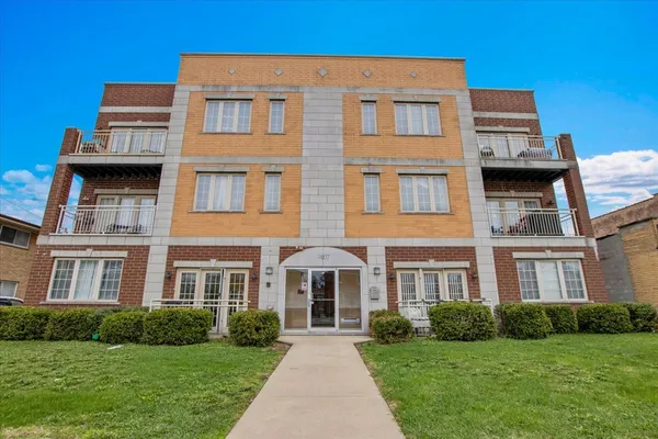 $325,000 | 9107 Grand Avenue, Unit 3W, Franklin Park, IL 60131