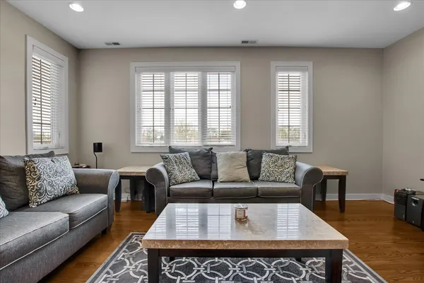 $325,000 | 9107 Grand Avenue, Unit 3W, Franklin Park, IL 60131
