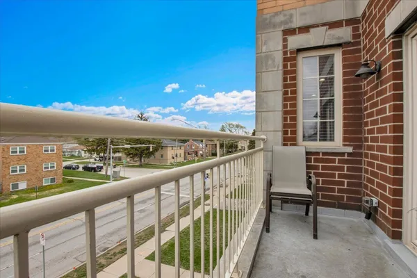 $325,000 | 9107 Grand Avenue, Unit 3W, Franklin Park, IL 60131