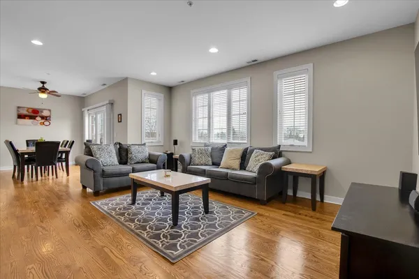 $325,000 | 9107 Grand Avenue, Unit 3W, Franklin Park, IL 60131