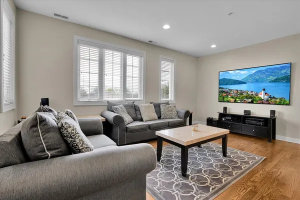 $325,000 | 9107 Grand Avenue, Unit 3W, Franklin Park, IL 60131