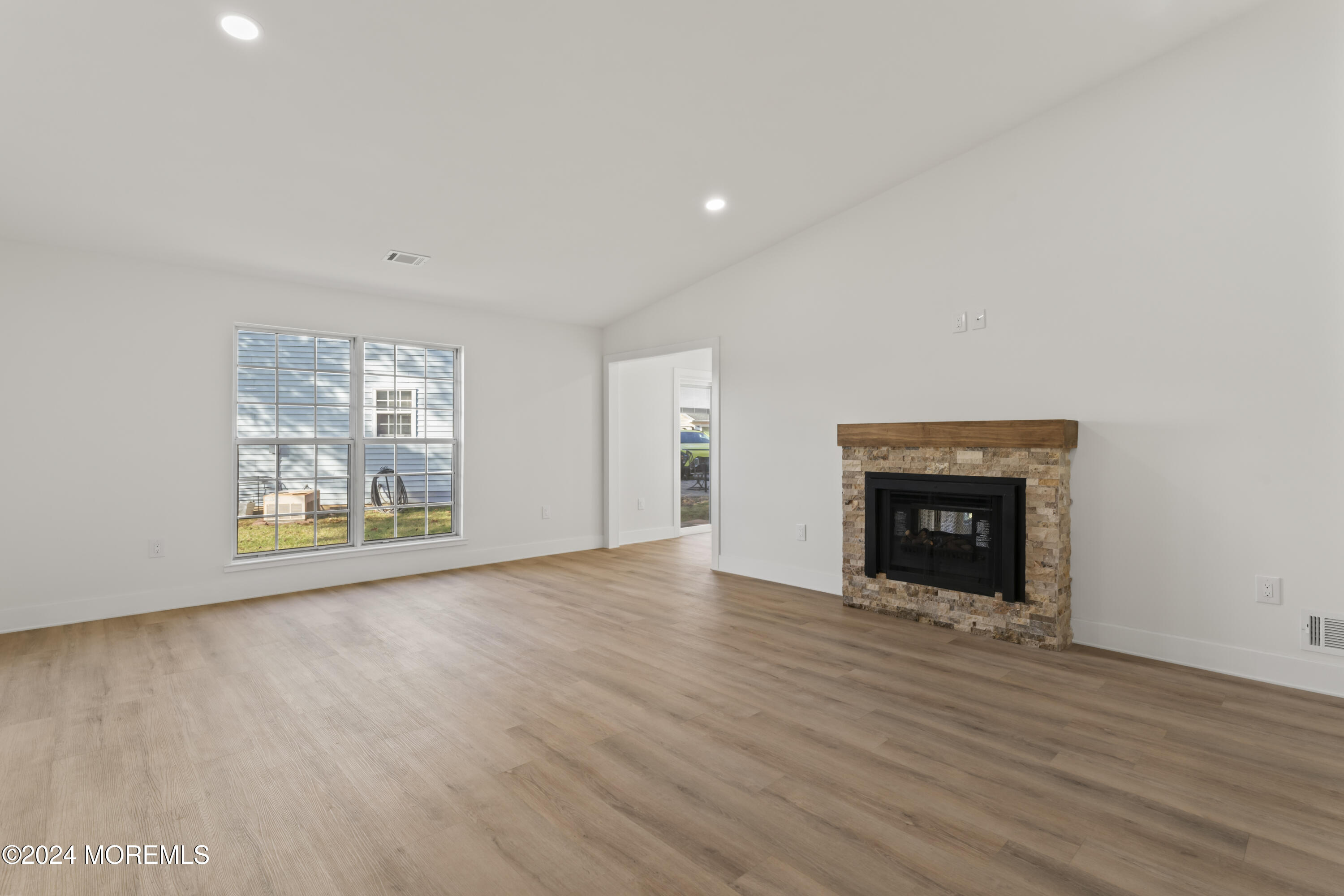 41 Ivy Ridge Close, Unit 1000 Freehold, NJ 07728 - Photo 11 of 25 Living Rm/Dining Area