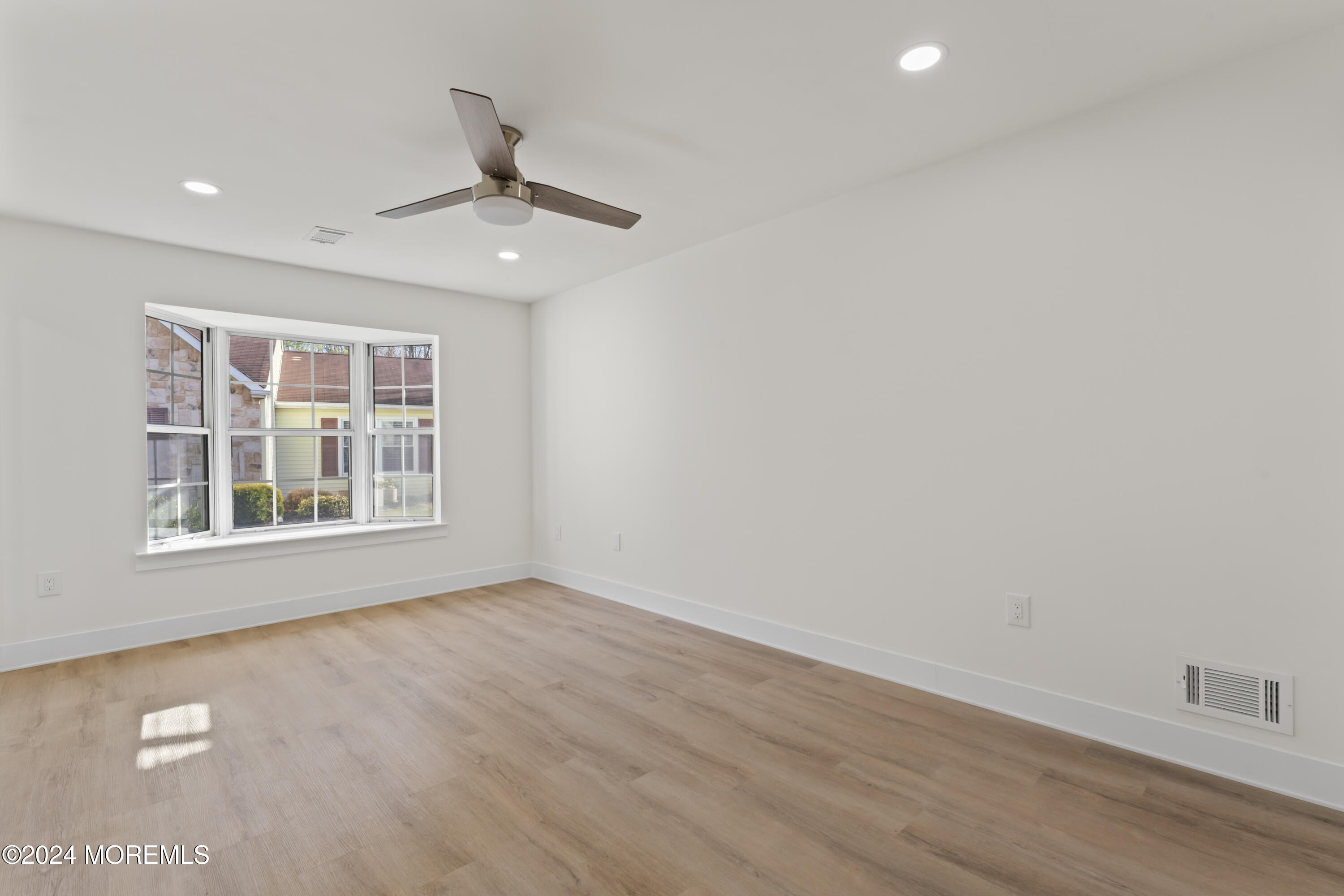 41 Ivy Ridge Close, Unit 1000 Freehold, NJ 07728 - Photo 17 of 25 Master Bedroom