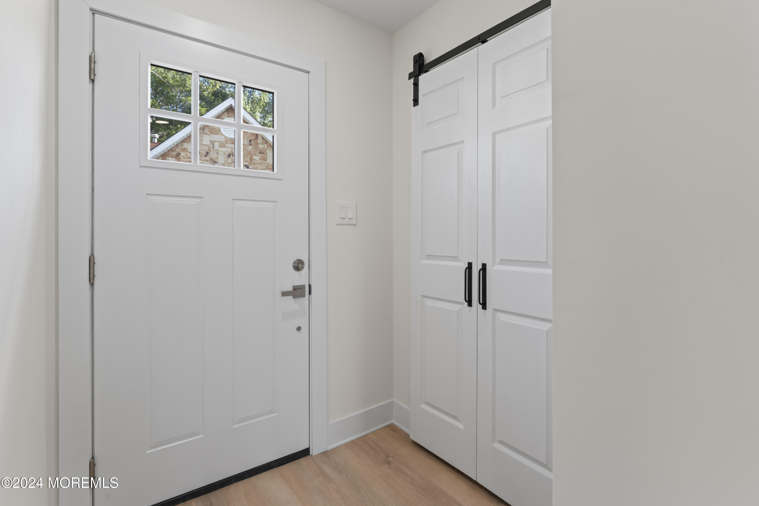 41 Ivy Ridge Close, Unit 1000 Freehold, NJ 07728 - Photo 2 of 25 Foyer