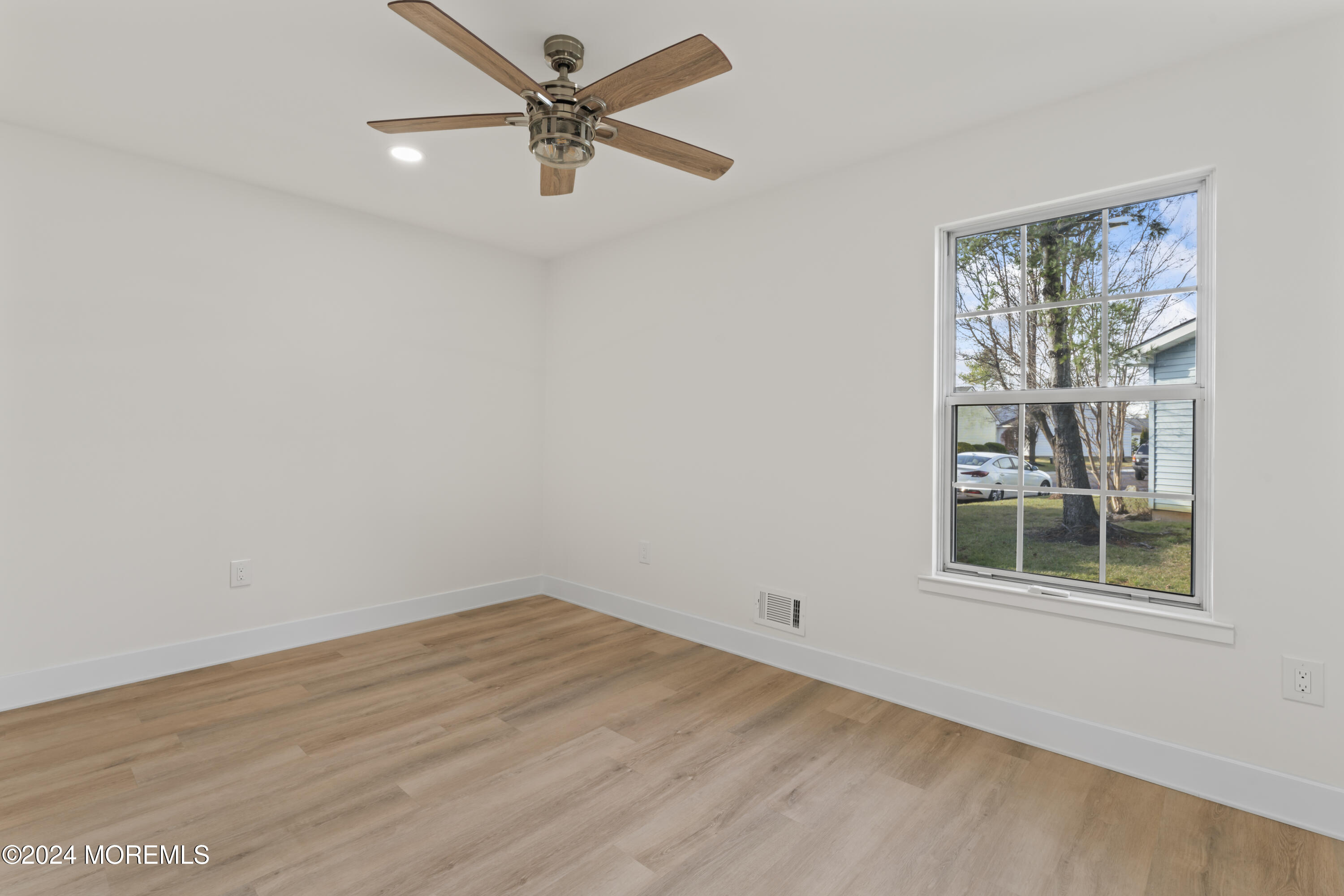 41 Ivy Ridge Close, Unit 1000 Freehold, NJ 07728 - Photo 21 of 25 Second Bedroom